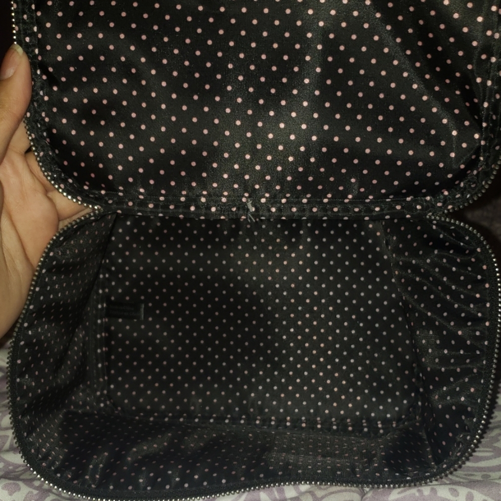 VS Pink & White Striped Makeup Case - Picture 3 of 5